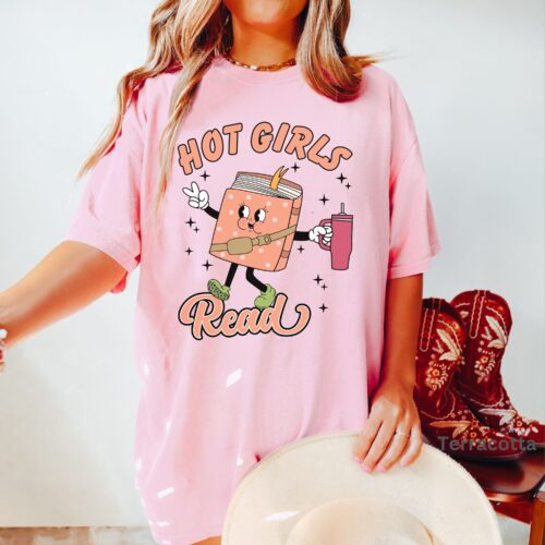 hot girls can read t-shirt pink